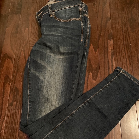 Guess Skinny Jeans - Picture 2 of 2